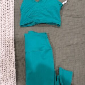 Green Sports Bra and Leggings Set Alo yoga